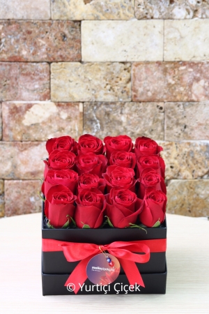 16 Roses in a Box